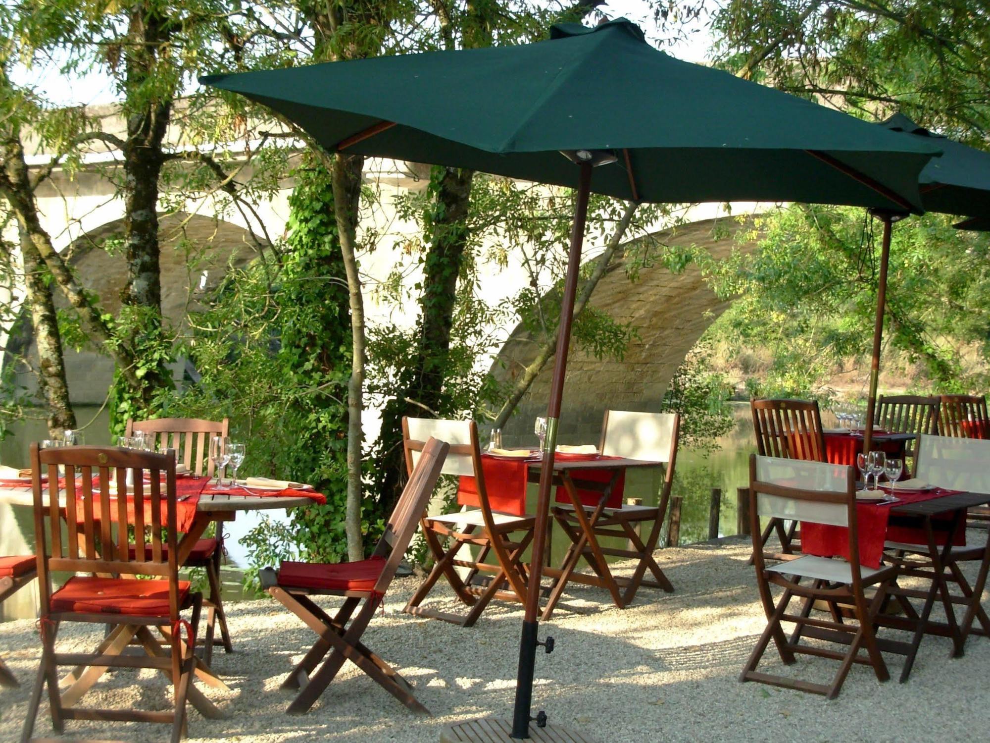 Logis Auberge De La Riviere Les Velluire-sur-Vendee Esterno foto