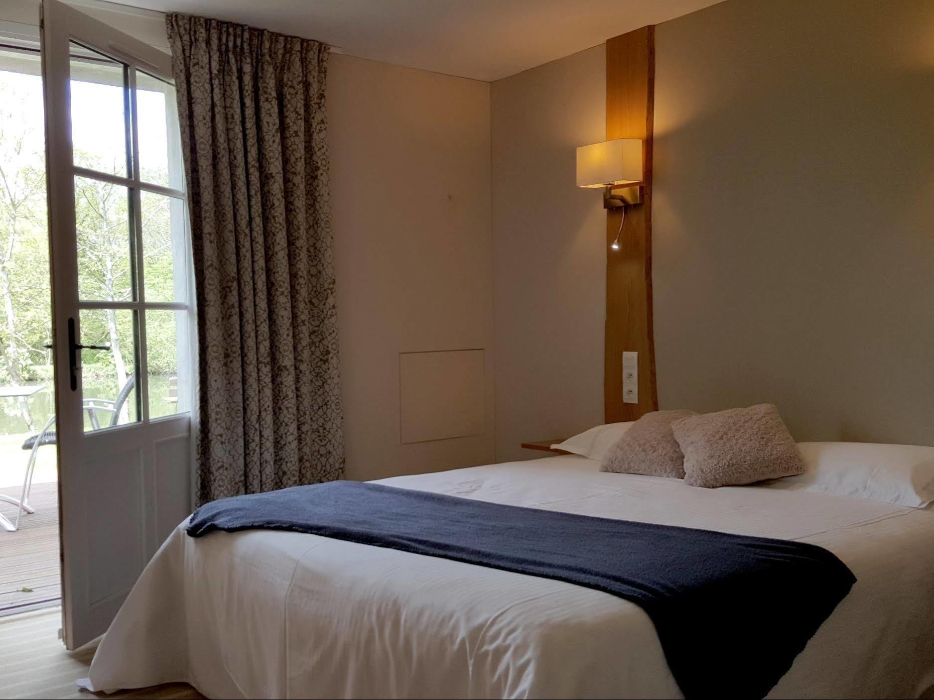 Logis Auberge De La Riviere Les Velluire-sur-Vendee Esterno foto